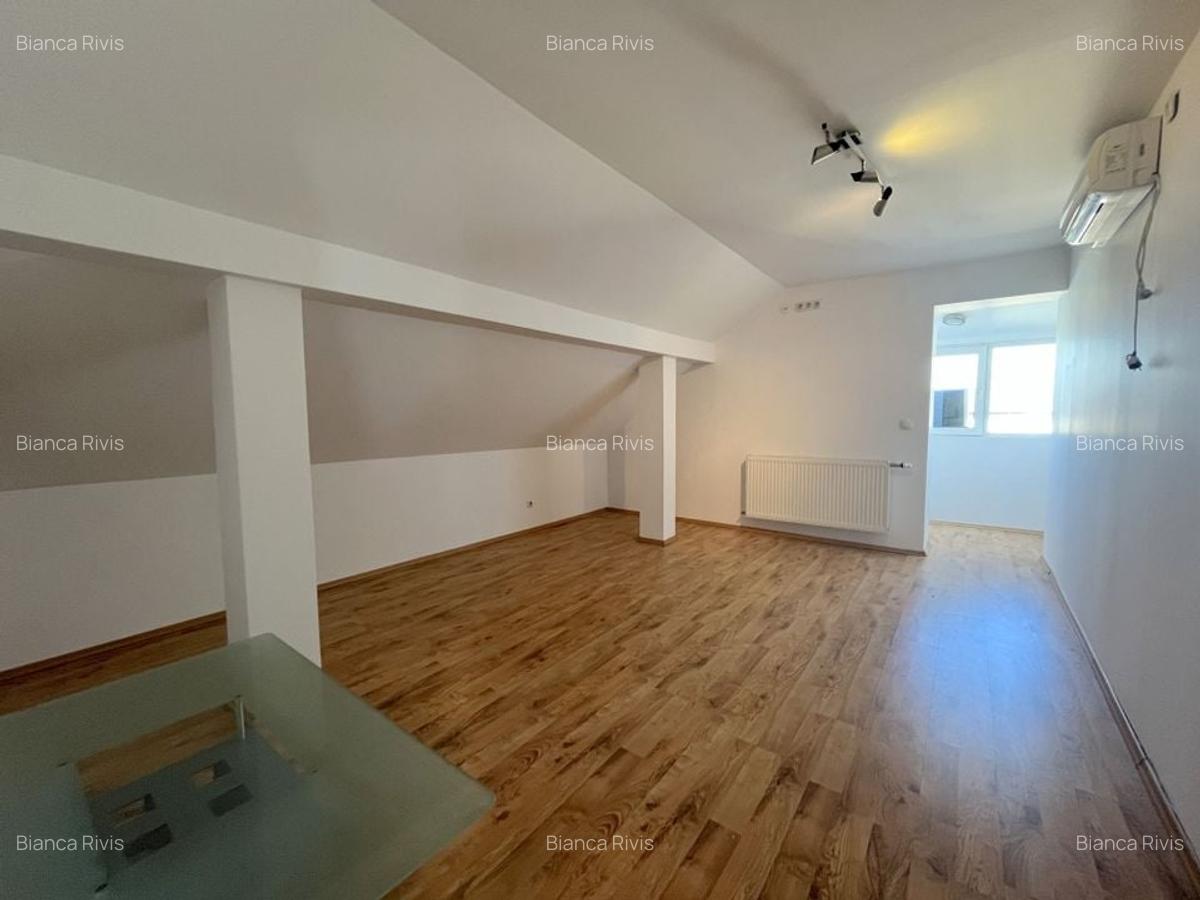 Apartament deosebit de vânzare - mansardă spațioasa - 16