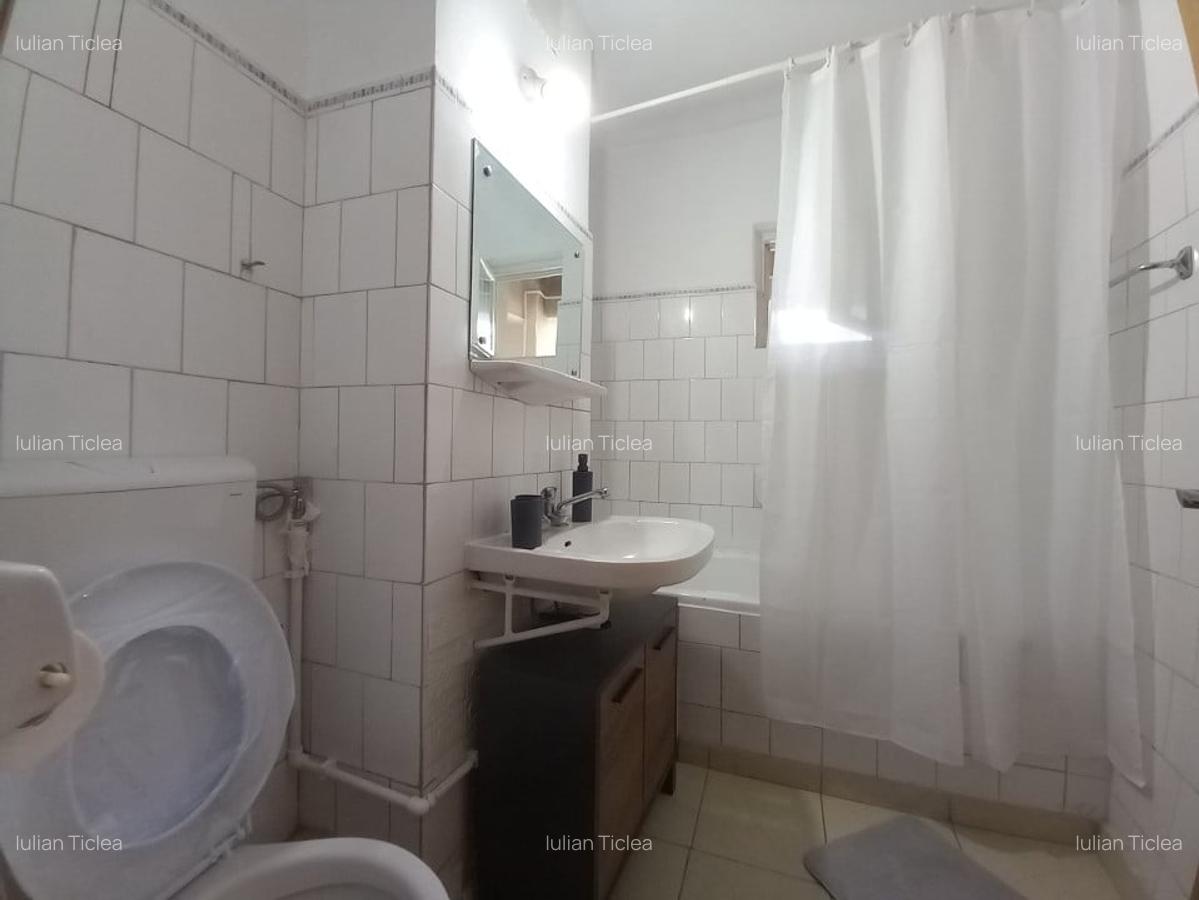 Garsoniera decomandata in bloc mixt , etaj 3, libera , Matei Basarab -central - 2
