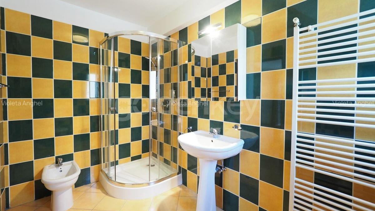 Vilă insorita cu 7 camere si piscina - 11