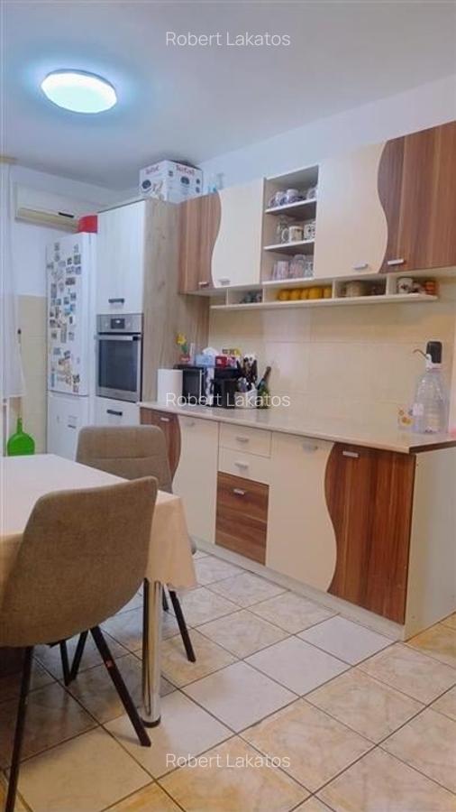 RECO apartament cu 3 camere la etajul 1 in Nufarul - 1