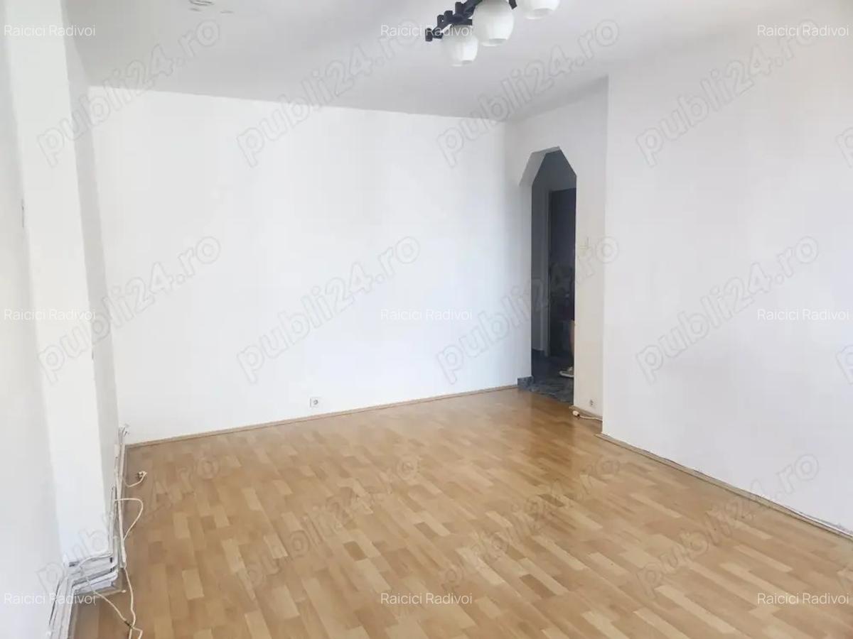 VANZARE ACCELERATA ap 4 camre 80 mp utili - 10 VANZARE ACCELERATA ap 4 camre 80 mp utili - 10