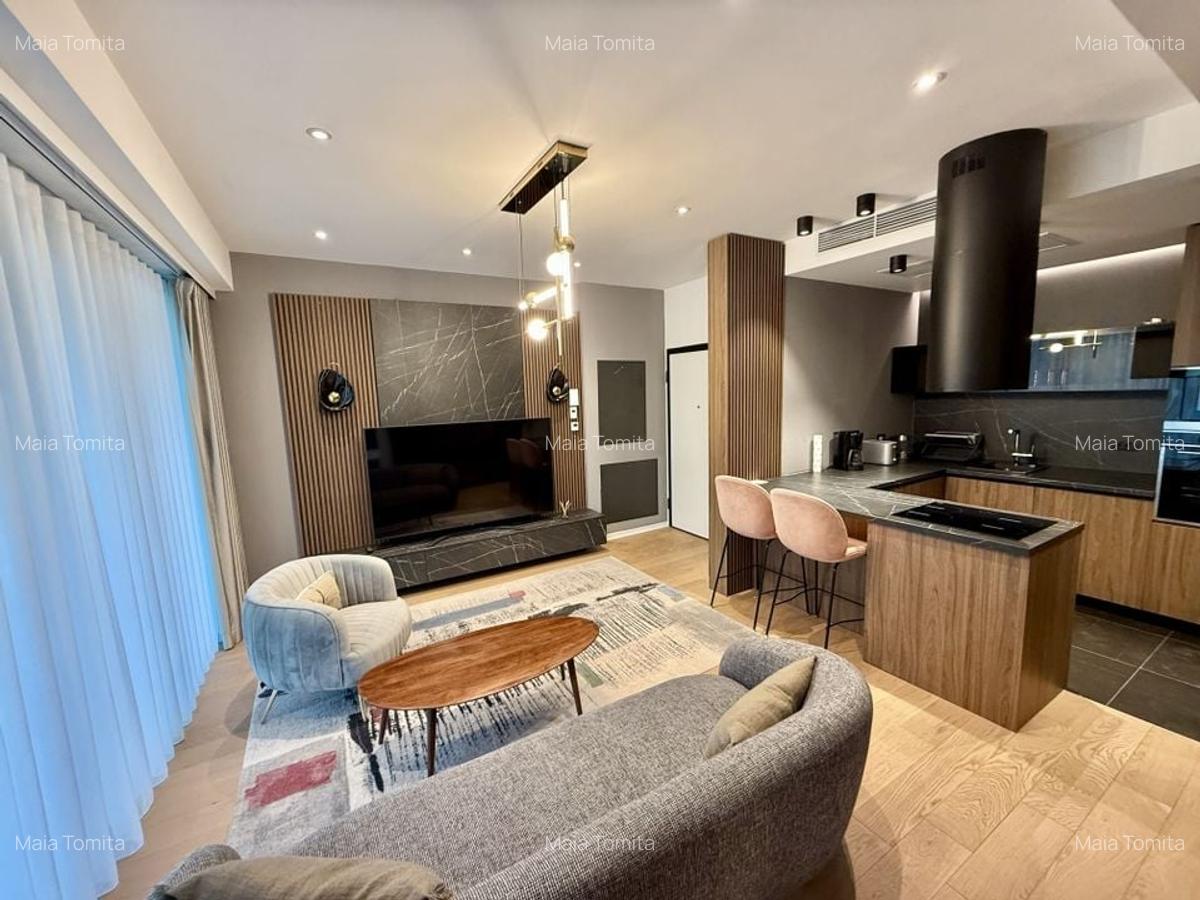 One Eliade / disponibilitate imediată - 5