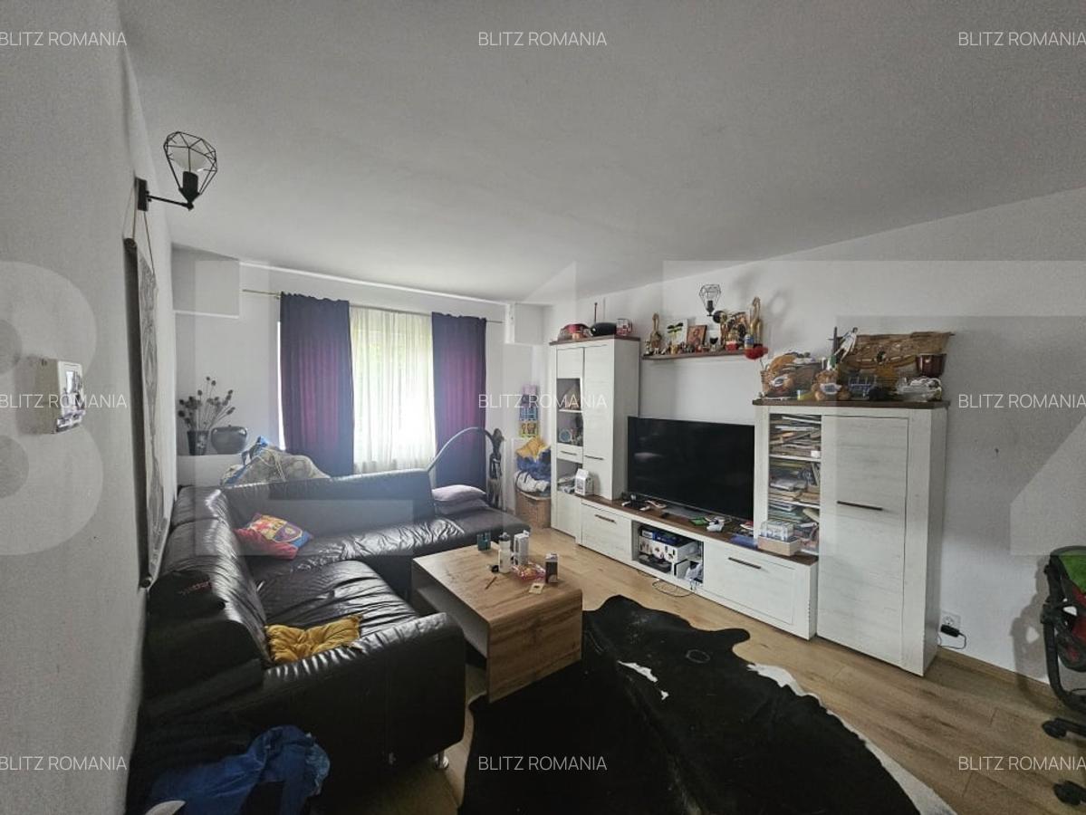 Apartament de vanzare, cu 3 camere, 70 mp, zona Lipovei - 1