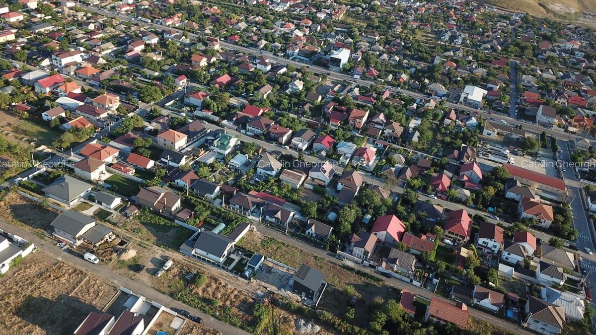 Teren de vanzare in Valu lui Traian, pe partea dreapta a localitati. - 4