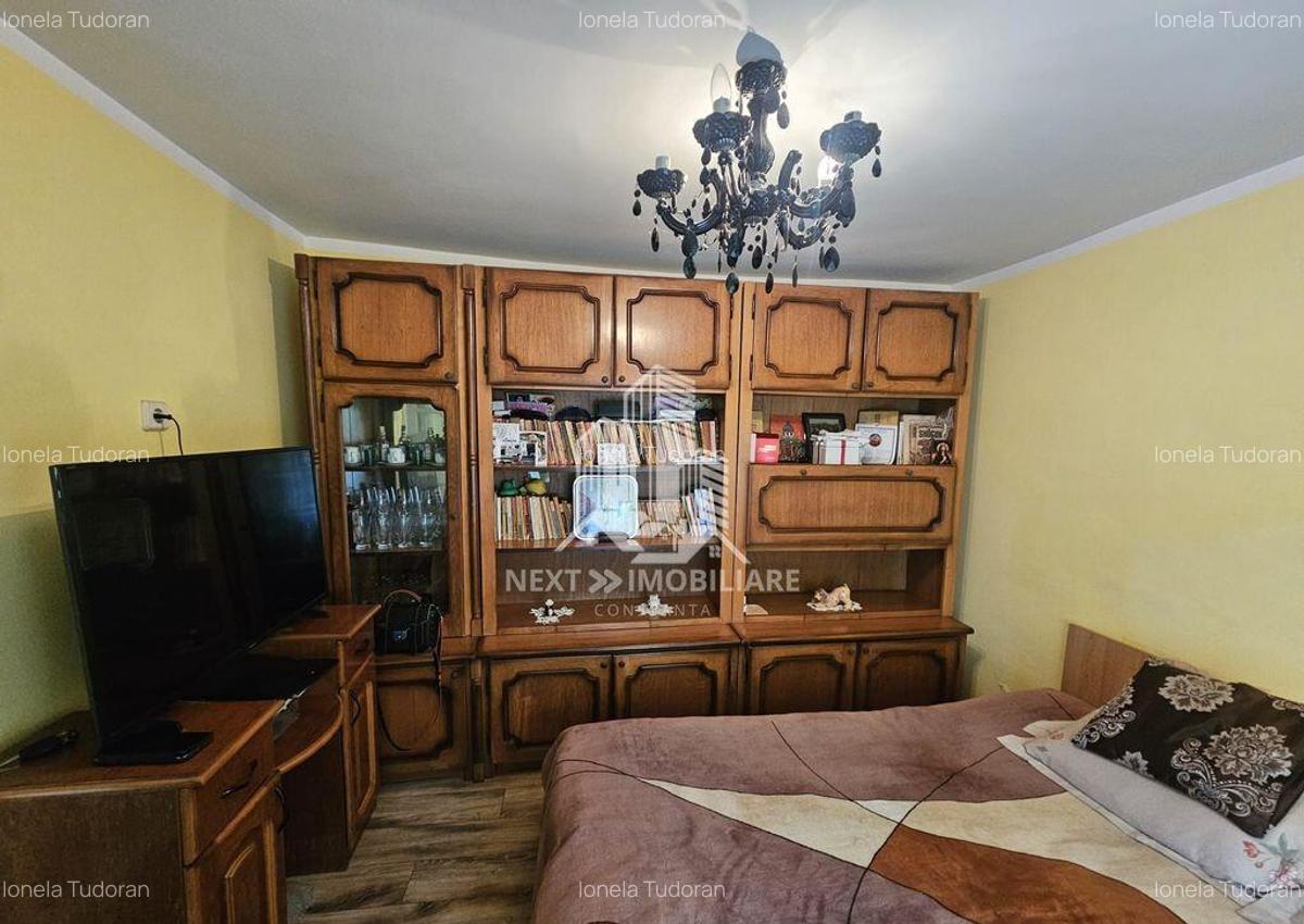 Casa 4 camere cu 2 intrari, garaj ?i teren 1751mp C... - 1