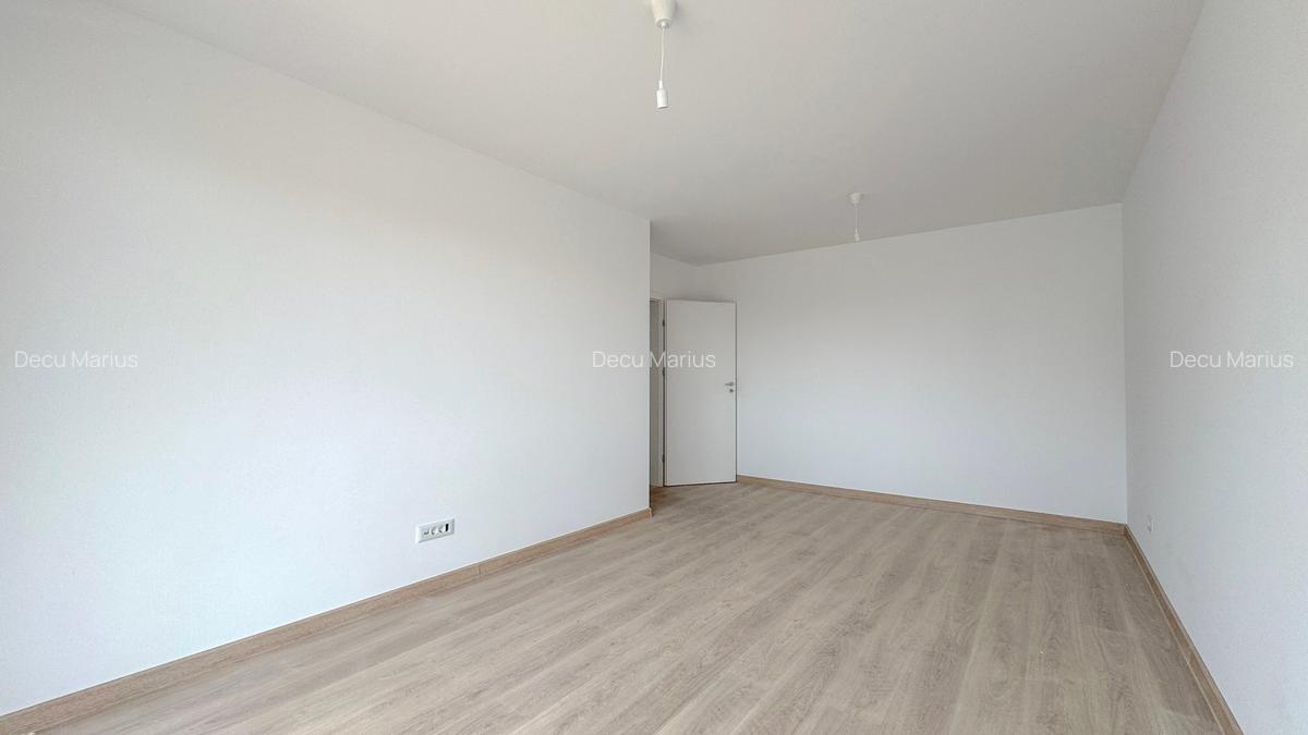 Apartament cu 3 camere decomandat în Tractorul - 7