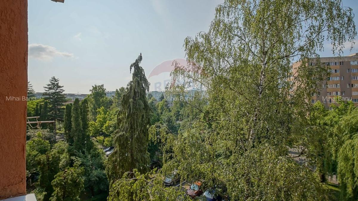 Garsoniera luminoasa,decomandata, bloc de apartamente, strada Soarelui - 12