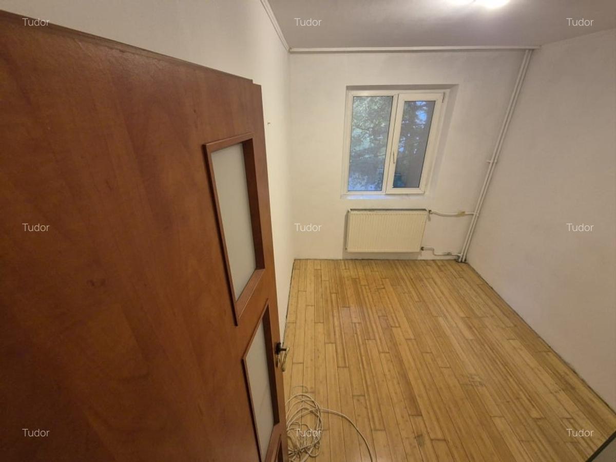 Direct proprietar, vând ap 3 camere, sector 4, strada Semenic - 6