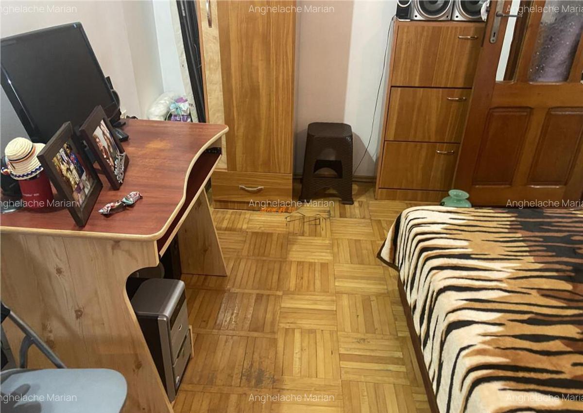 Apartament 3 camere , zona cartier Sud ,et 2/4 , decomandat - 15