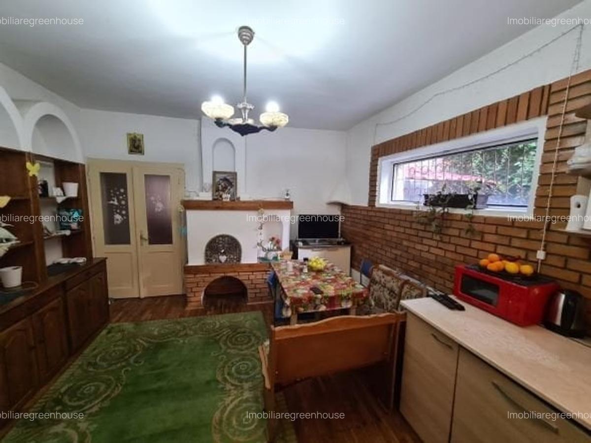 Casa si spatiul comercial Deva zona Centrala - 1