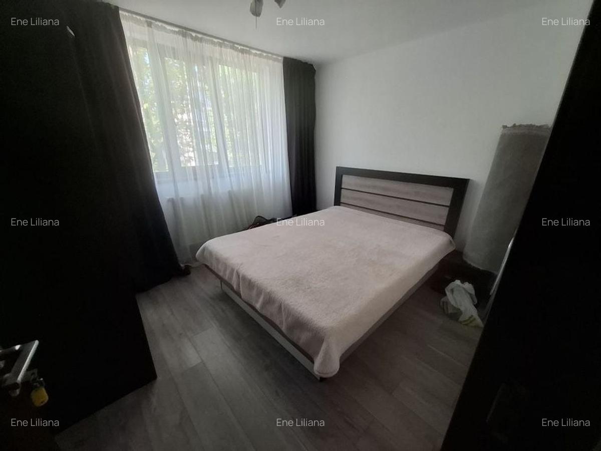 De vanzare apartament 3 camere - 6