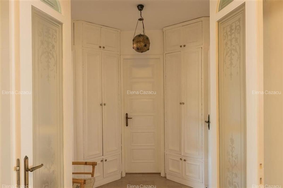 Distinct nivel in vila,5 camere,terase in spectacolul colinei montane,Central,Br - 24