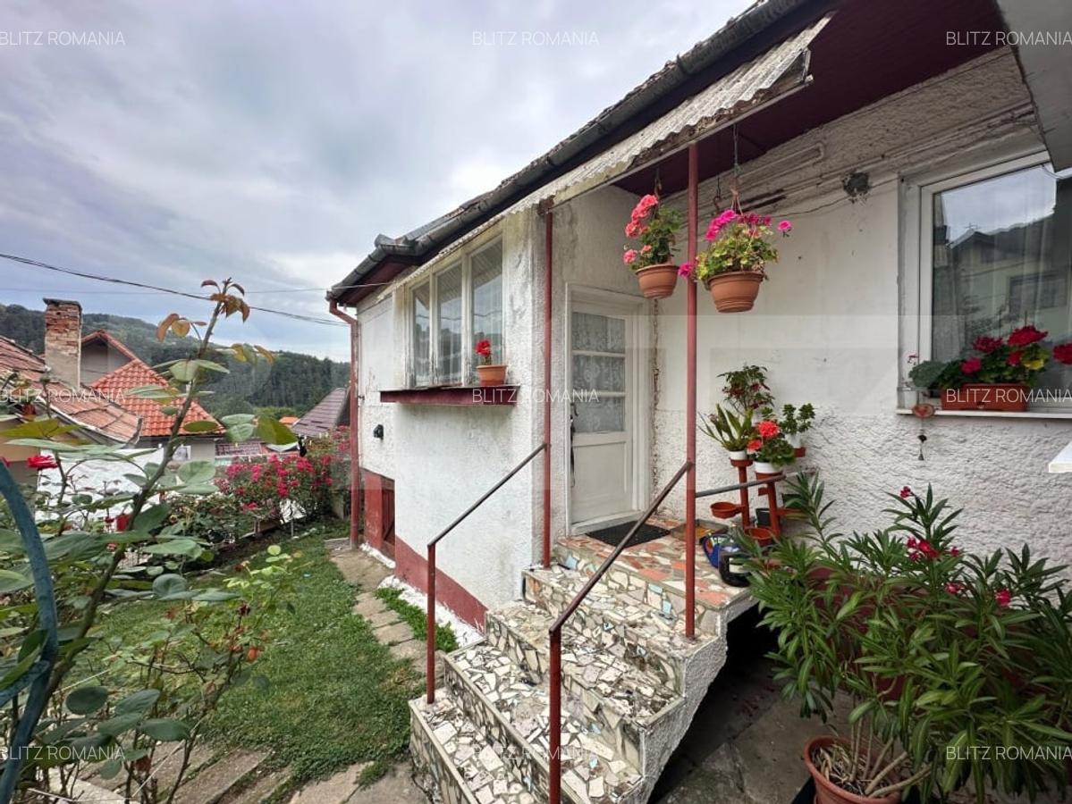 Casa individuala 4 camere 94mp utili, singur in curte, zona Schei - 1