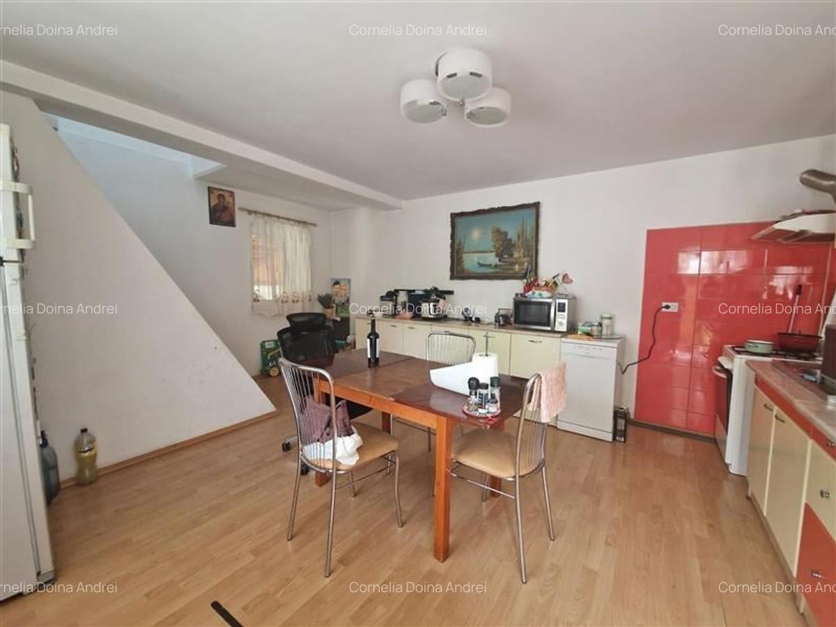 Casa P+M, teren 291 mp,  pretabila - clinica,cabinete, locuinta - 3