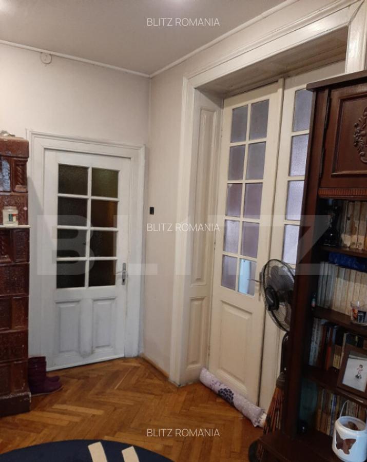 Casa de vanzare, cu 10 camere, suprafata utila 310 mp, zona - 9
