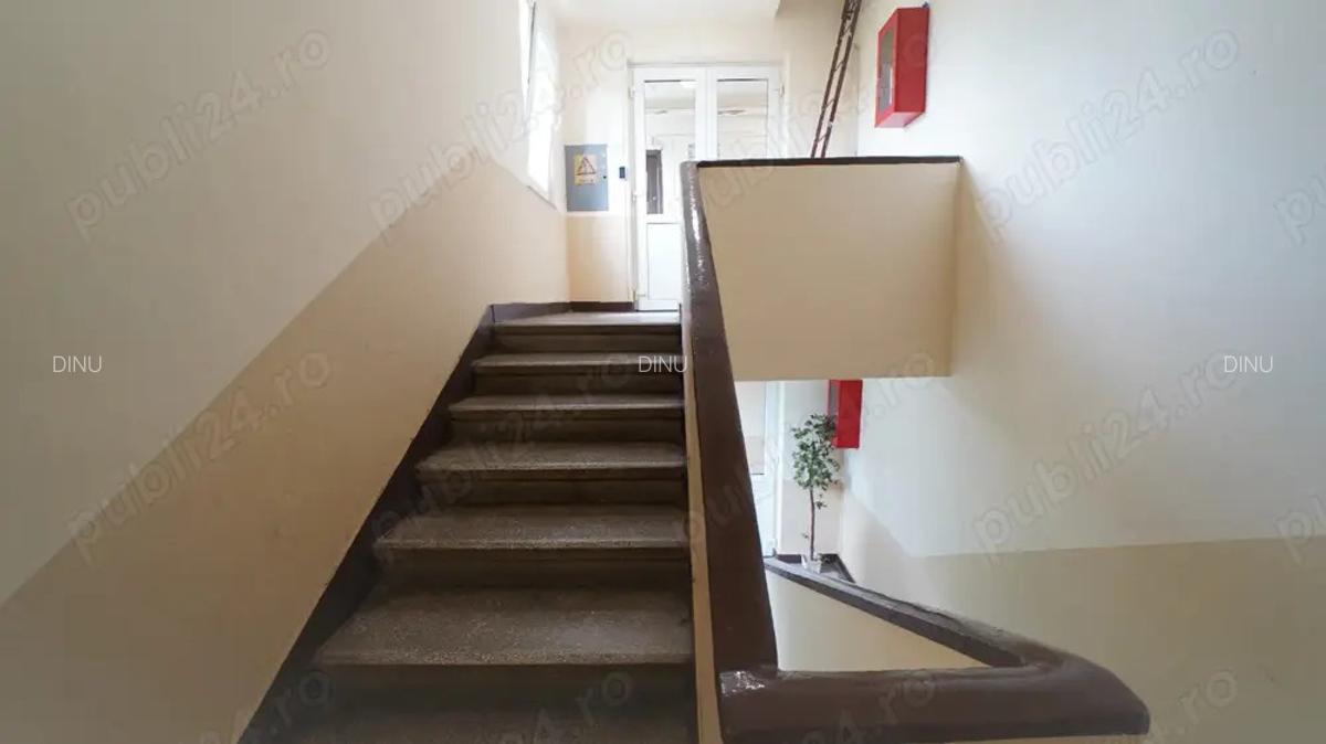 Inchiriez pe termen lung,gars 11,20 mp,langa Universitatea Oradea - 3 Inchiriez pe termen lung,gars 11,20 mp,langa Universitatea Oradea - 3