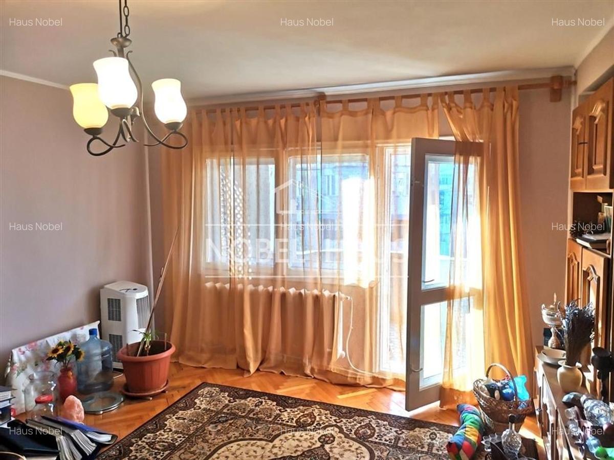 Apartament 3 camere, decomandat, etajul 3, Zona Iris, str Dragos Voda - 3