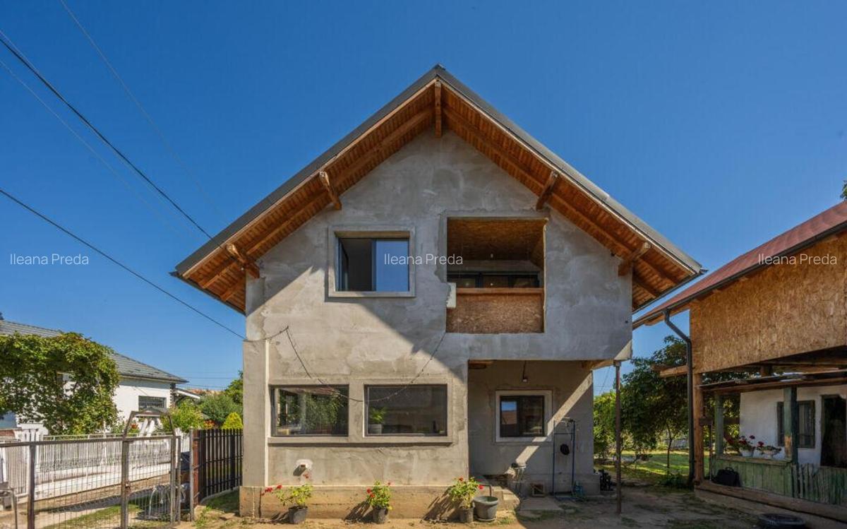 Casa de Maneciu Pamanteni, singur curte - 4