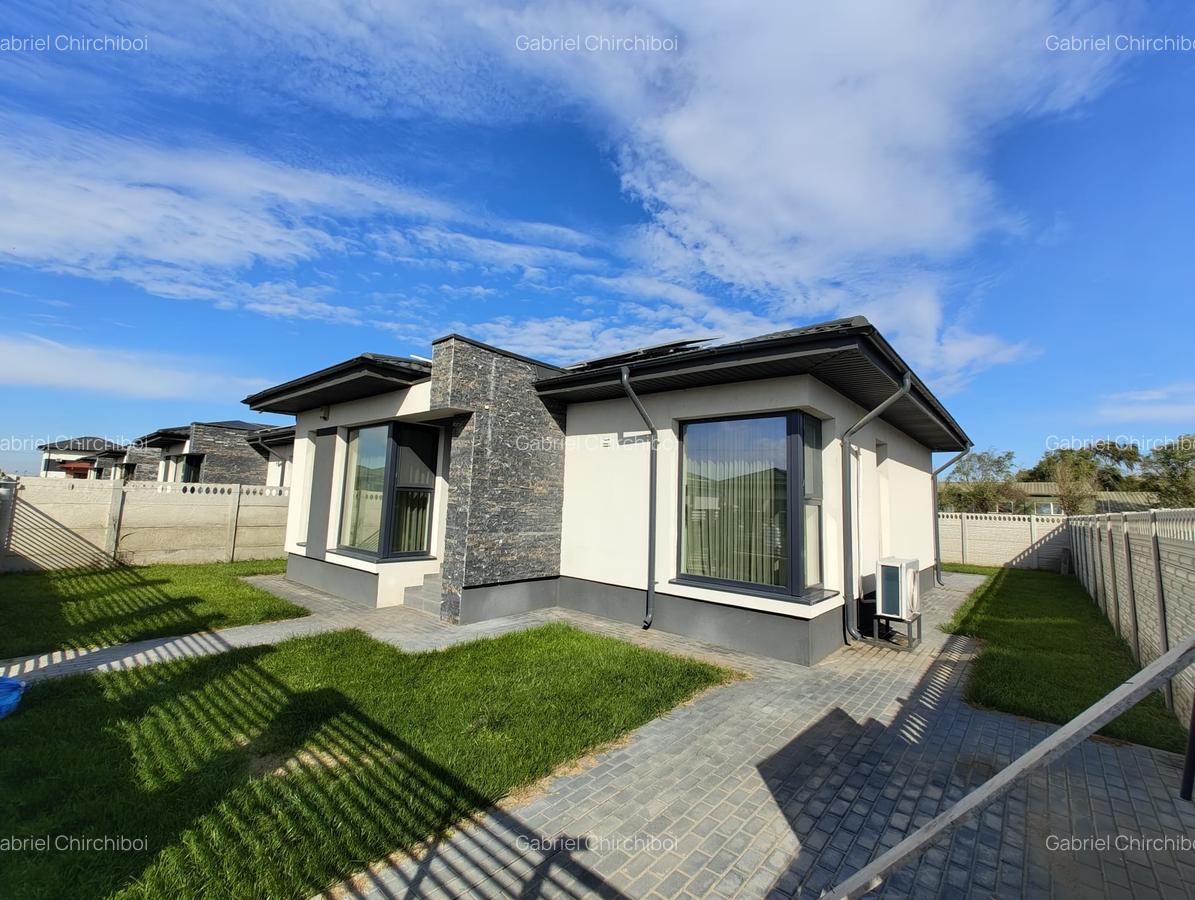 Casă modernă parter – 3 camere, 2 băi, pompă de căldură și panouri solare - 16 Casă modernă parter – 3 camere, 2 băi, pompă de căldură și panouri solare - 16