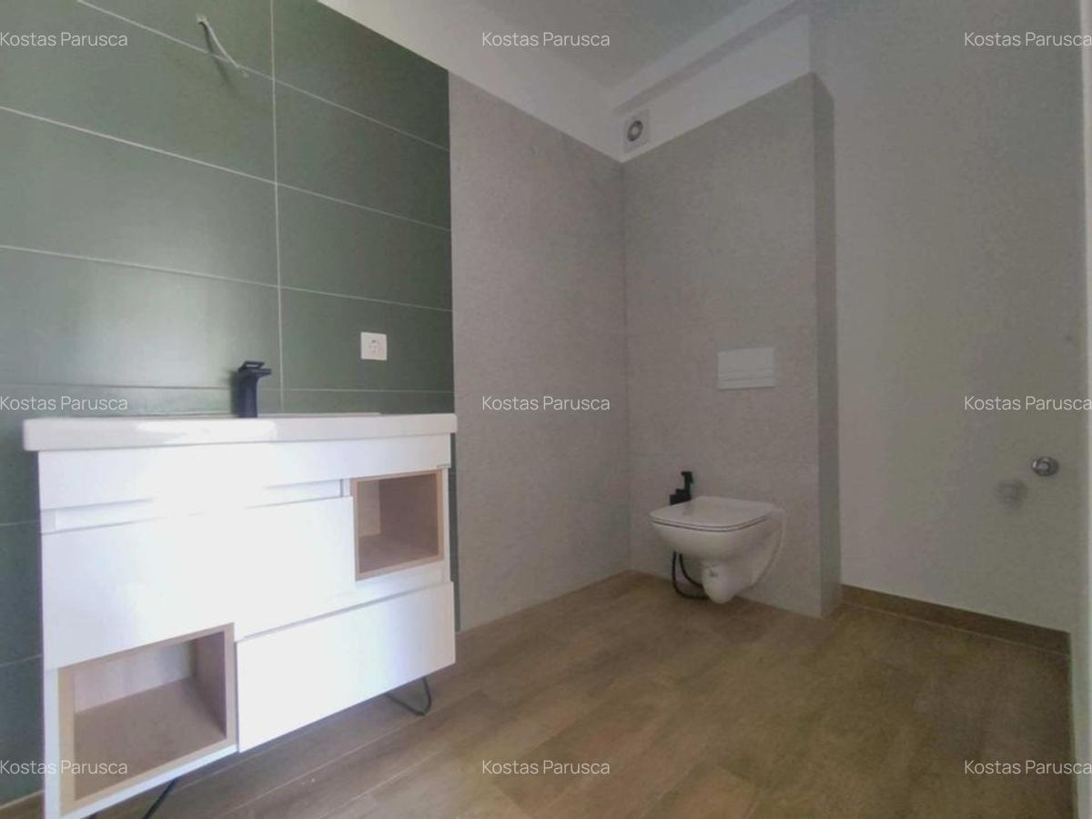 Apartament cu 2 camere decomandat în Tractorul - 20