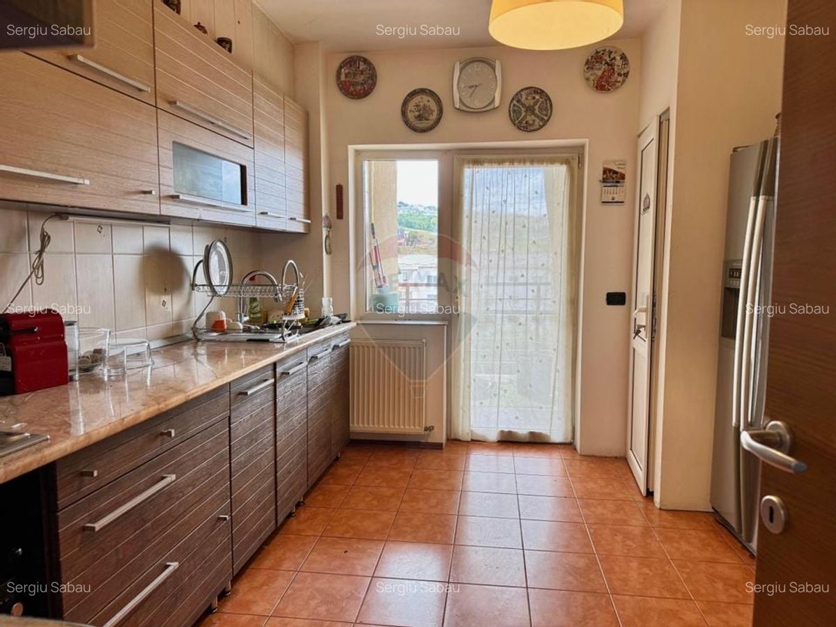 Apartament cu 4 camere de vanzare,Strada Crangului Nr. 11, zona Balta - 3