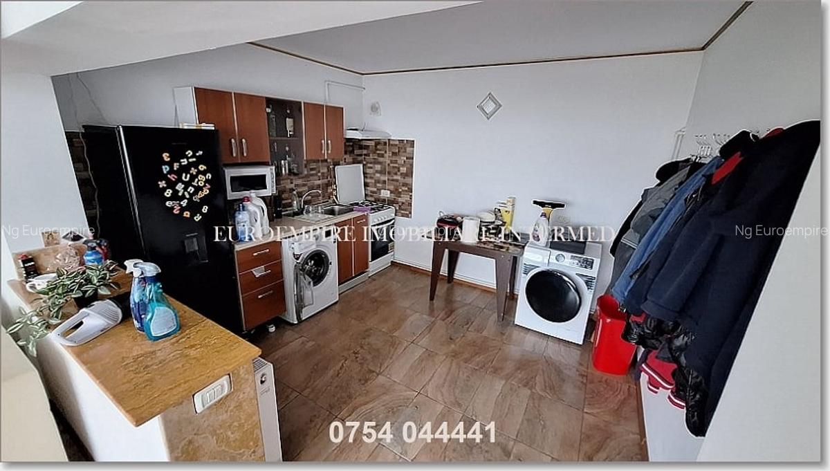 Vila+casa de vanzare zona Km 5 - 22