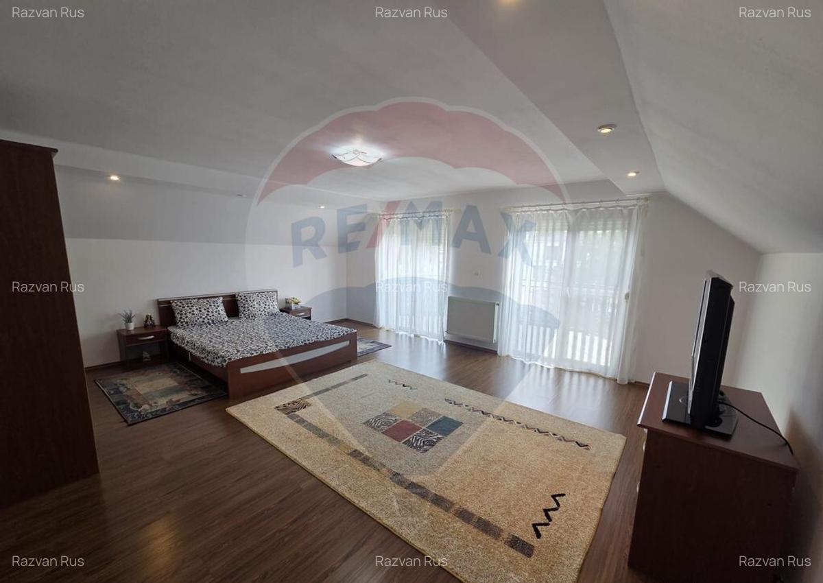 Casa de vis cu 4 dormitoare intr-o zona linistita din Sa... - 6