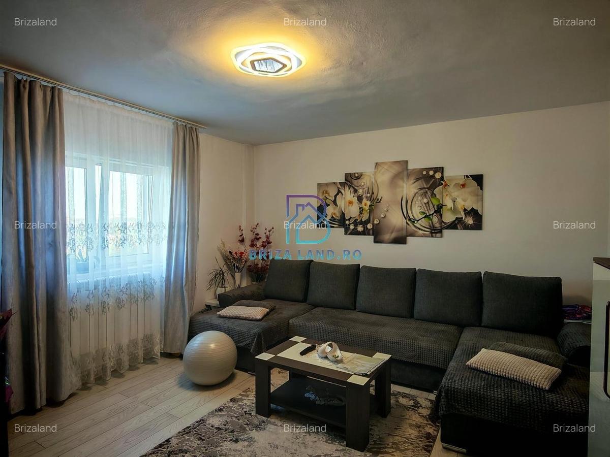 Doamna Ghica, bloc 2002, etaj 3/4, decomandat, doua bai - 5