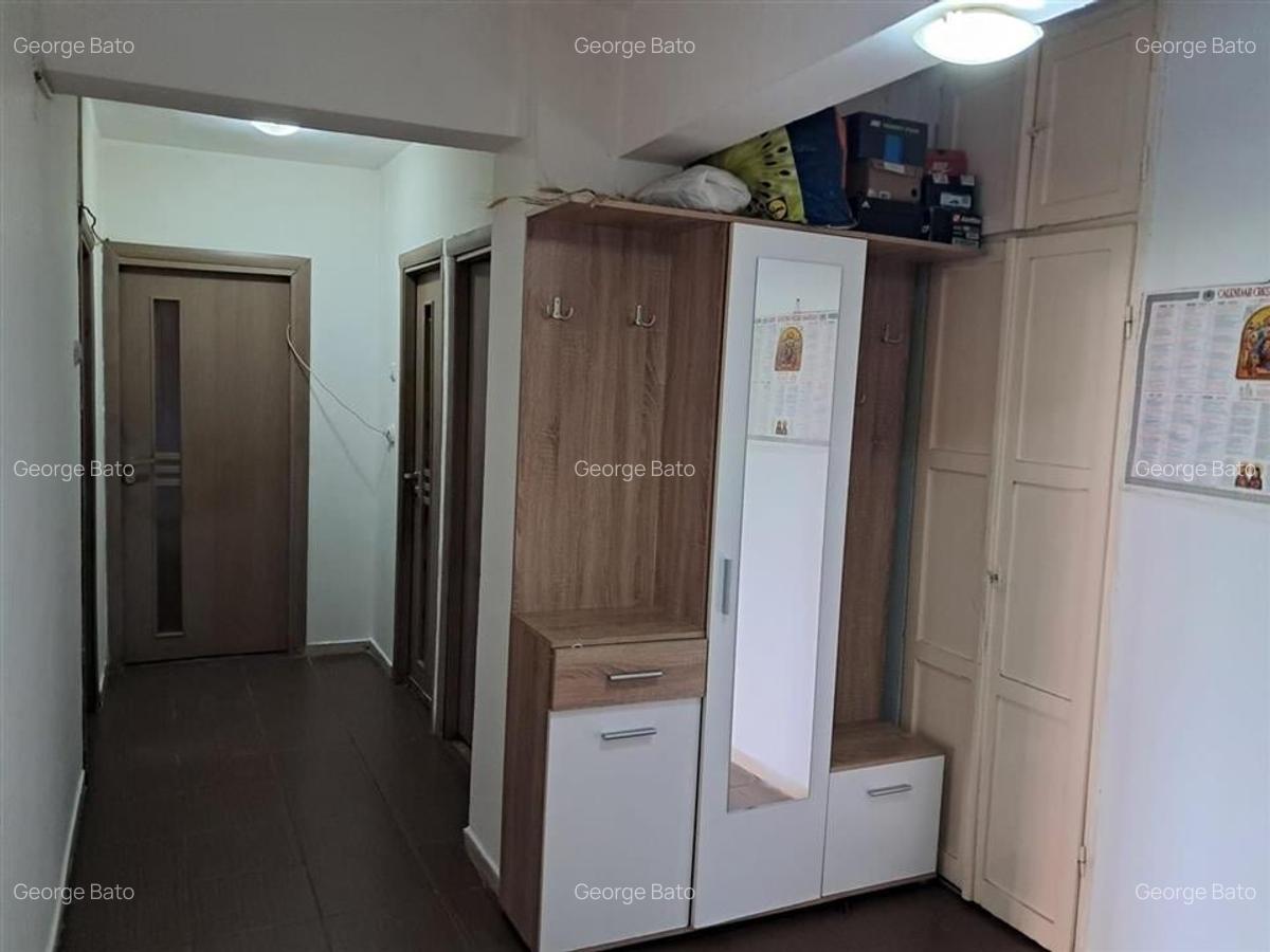 Apartament cu 3 camere decomandat în Nufărul - 12