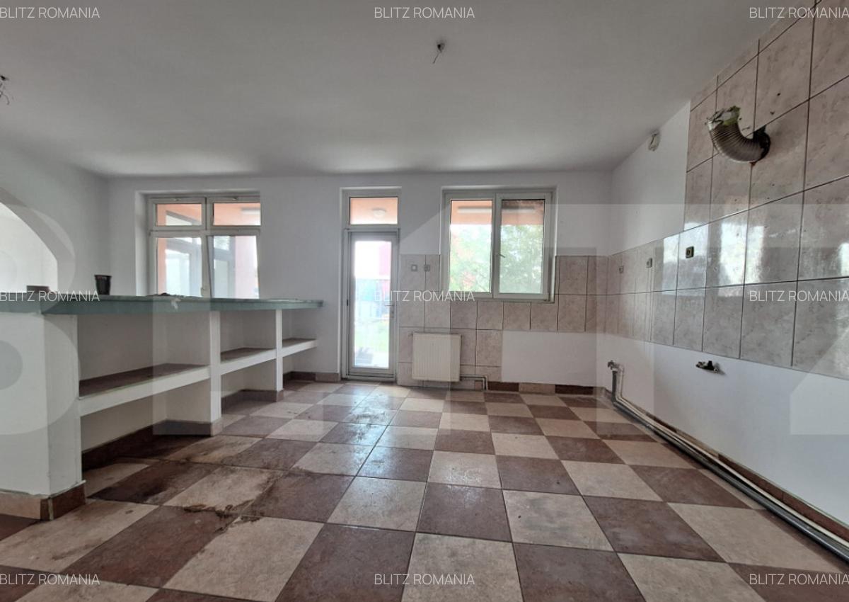 OPORTUNITE! Casa individuala, 8 camere, 3 garaje, 3 terase, - 8