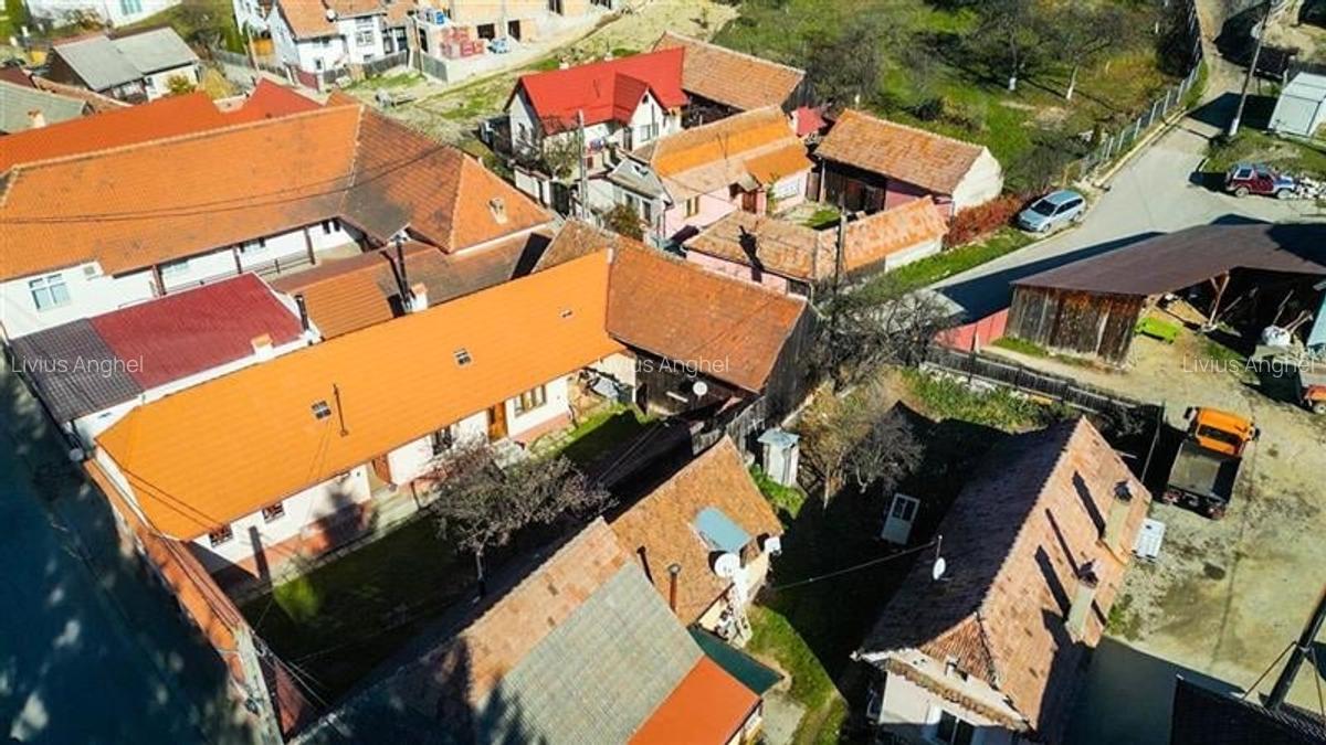 Resedinta traditionala saseasca restaurata, situata in inima localitatii - FILM! - 18
