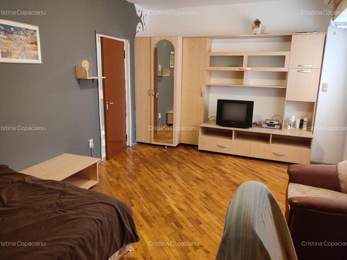 Bd. Unirii, bloc stradal, garsoniera mobilata si utulata - 3