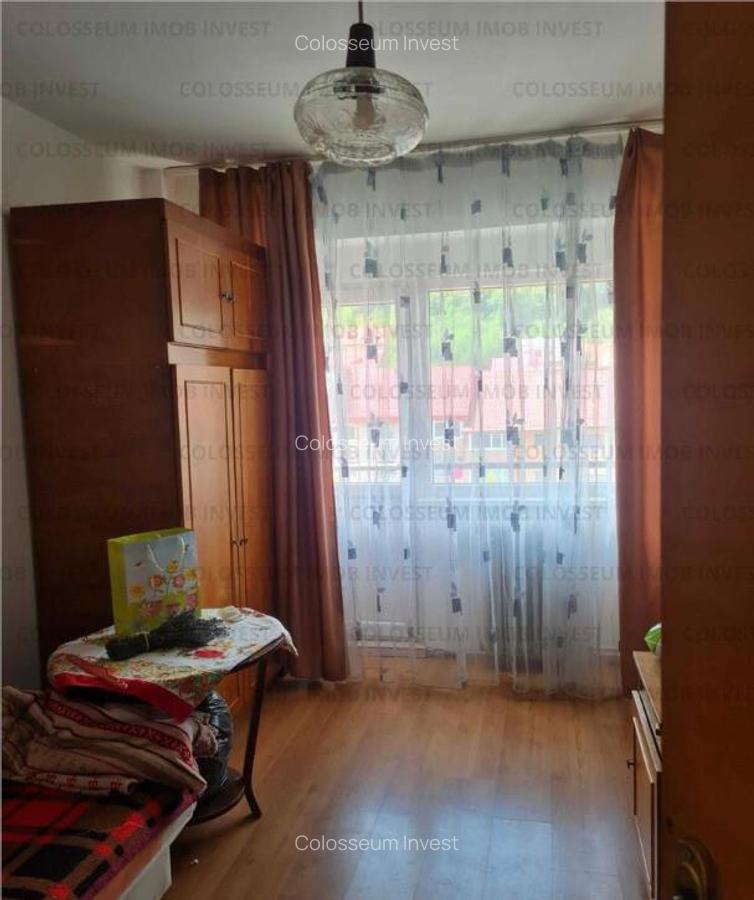 Apartament 3 camere, decomandat - zona Racadau - 2