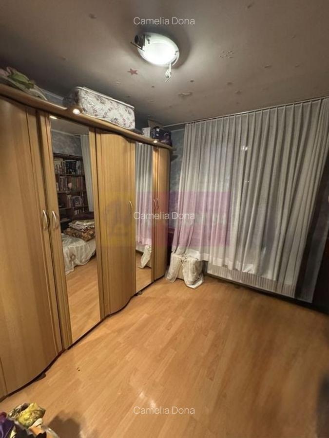 Vanzare apartament 4 camere- zona Auchan Vitan - 1