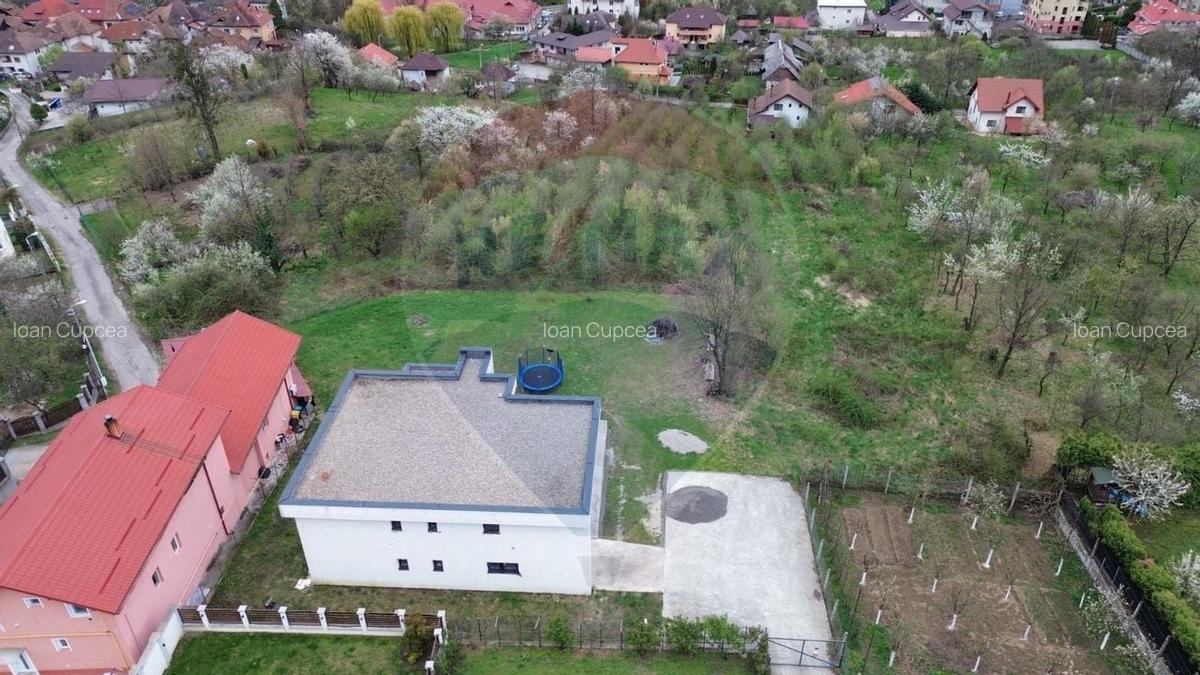 Vila cu piscina 15 ari si panorama de vanzare str. Grigore Ureche - 1