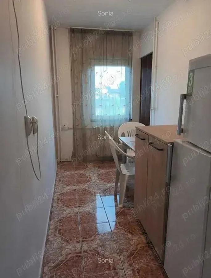 Inchiriez garsoniera decomandata - Democratiei - Mega Image - central - 3