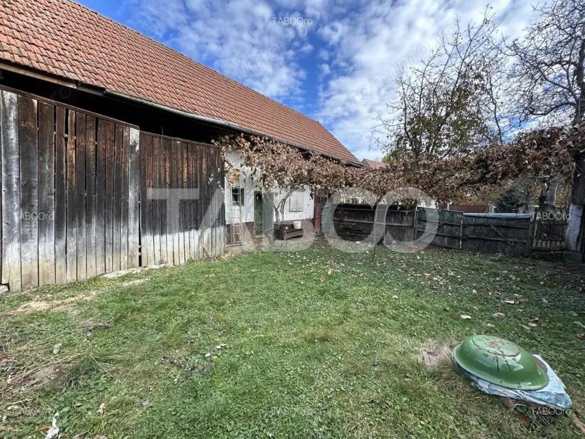Casa cu gradina 3 camere anexe gospodaresti 5702 mp teren in Gura Vaii - 8