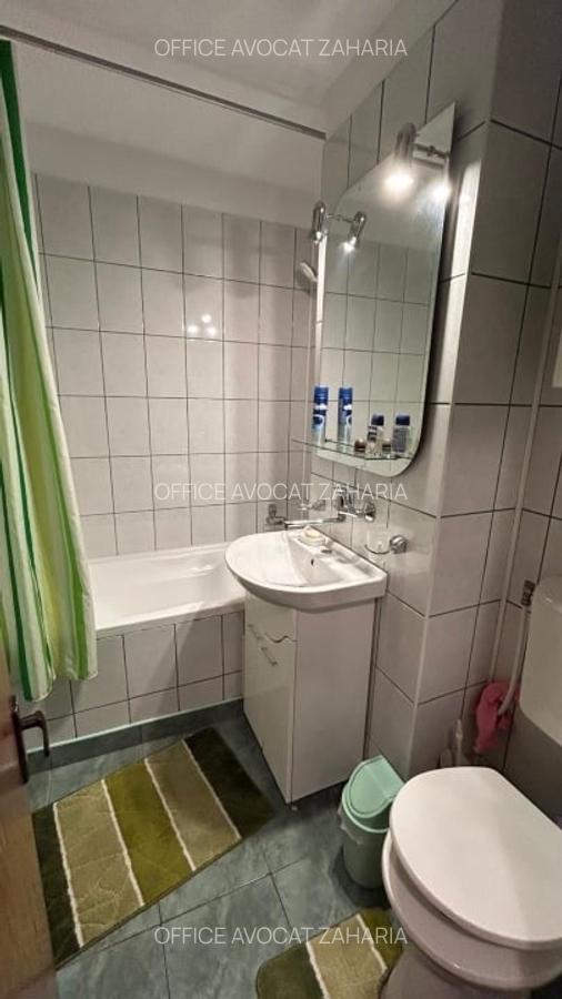 Apartament de inchiriat, 3 camere decomandate,  centru, vedere spre  sud - 11