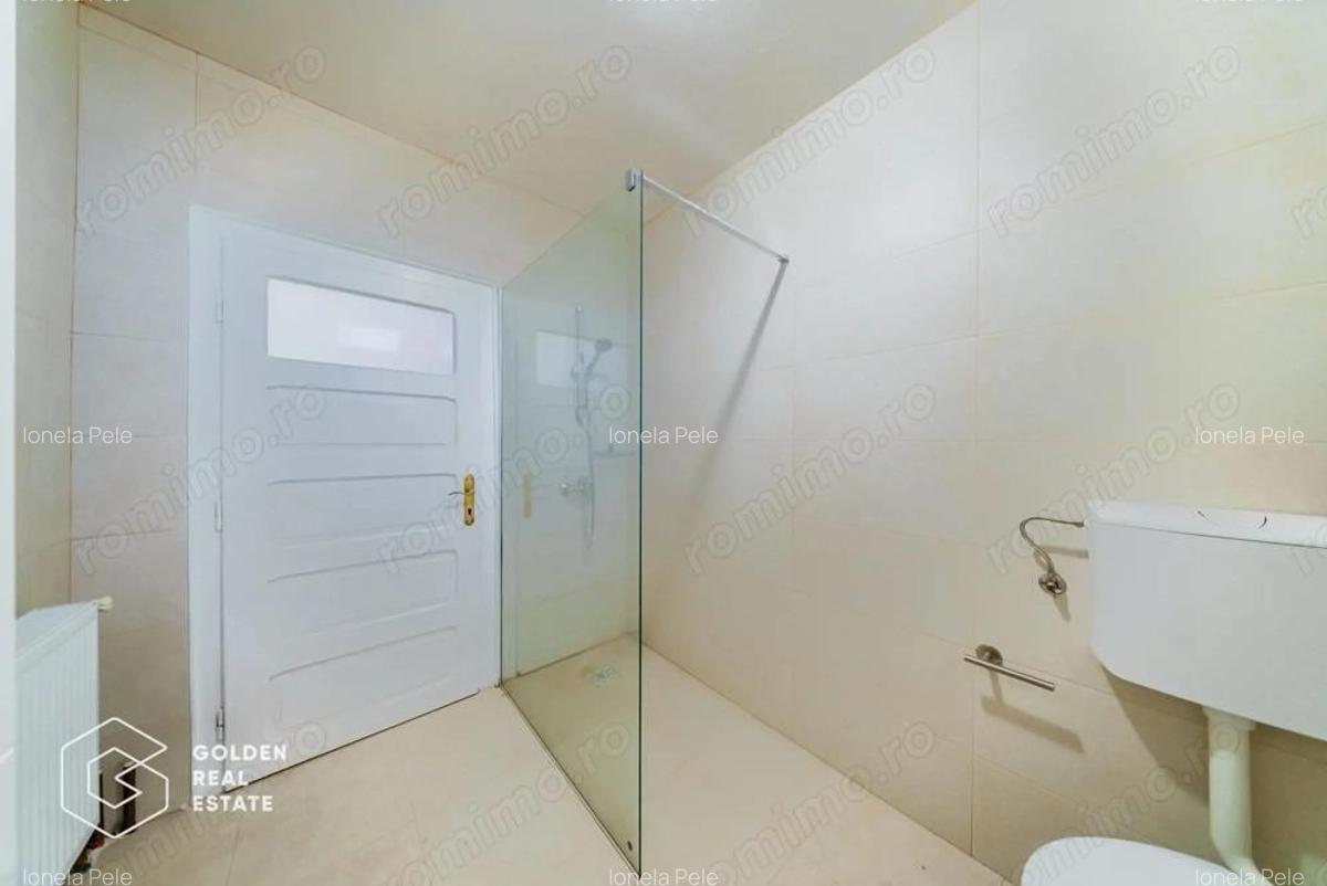 Vila superba, P+E, Cuvin, 9 camere, 200 mp si teren 1300 mp plus anexa 3 camere - 9