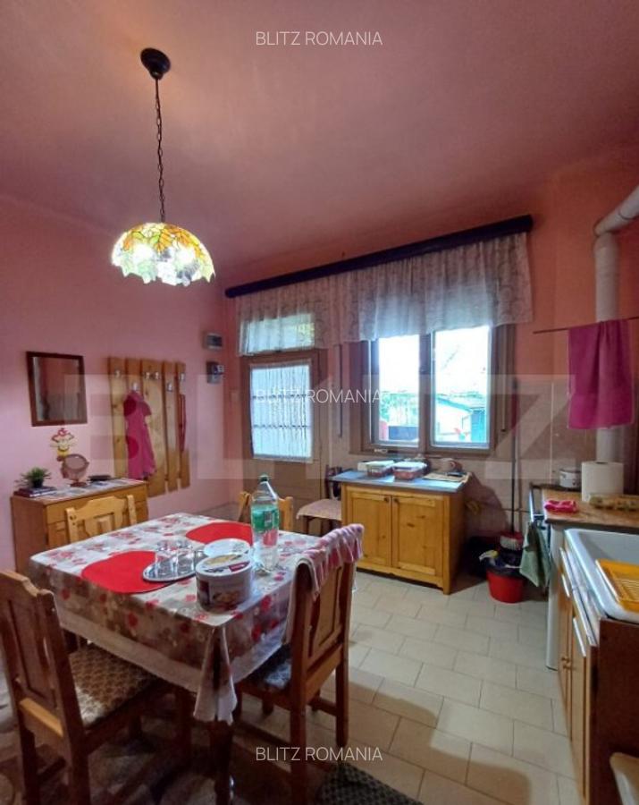 Casa renovabila cu 2 spatii comerciale, 416.6 mp, teren de 7 - 4