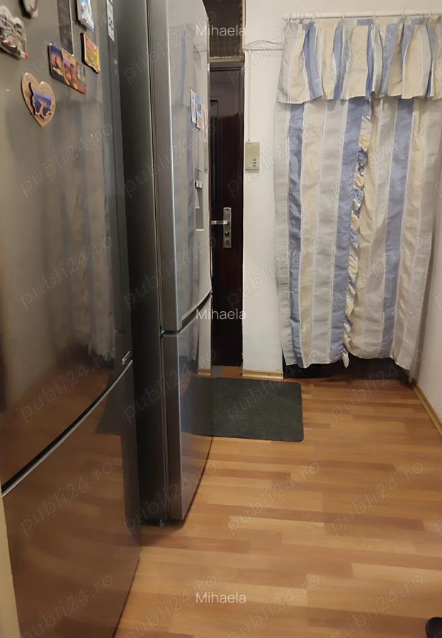 Proprietar vand apartament 3 camere. - 2