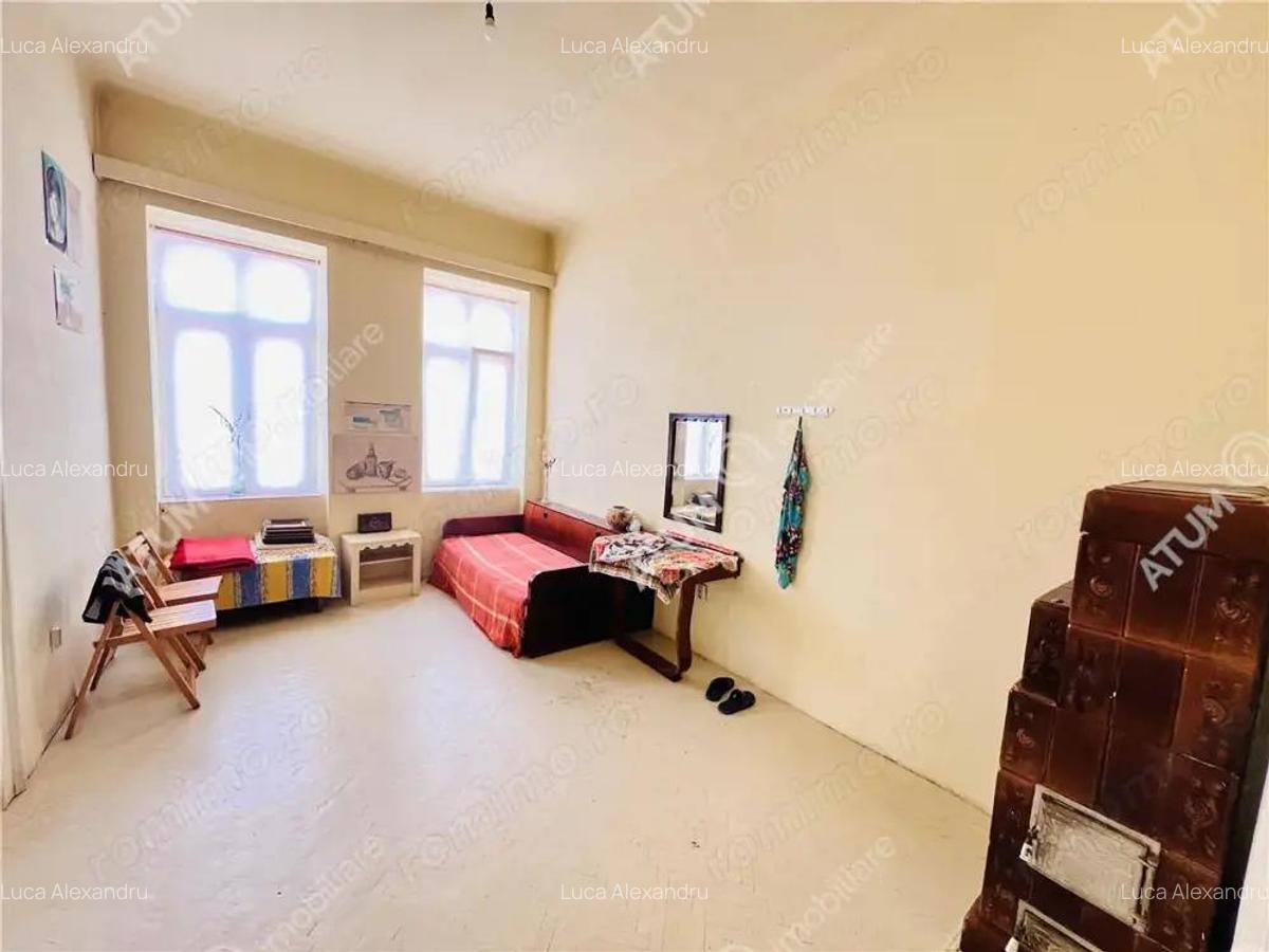 Apartament la casa cu 3 camere pivnita zona ultracentrala Sibiu - 1