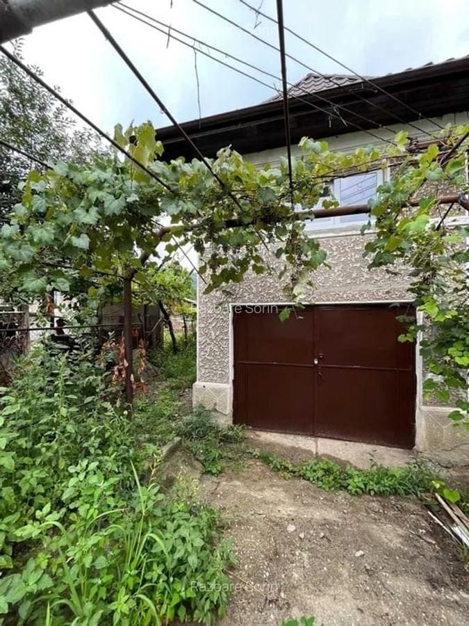 Casă renovată Bujoreni intrare Rm. Vâlcea lângă Muzeu - 2