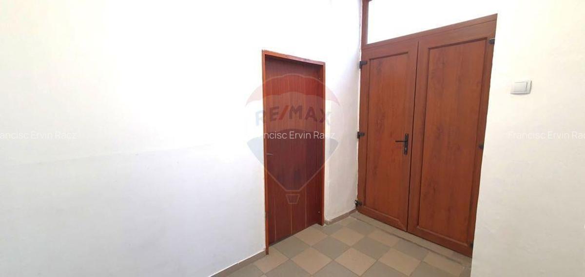 Spa?iu comercial 75 mp Piata Catedralei. Vitrina si acces din strada - 12