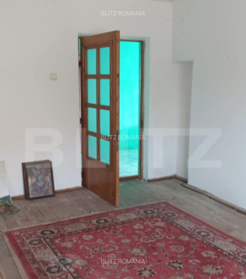 Casa cu 3 camere, bucatarie si baie, 105 mp ?i un teren de - 4