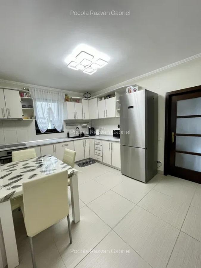 Casa  cu 4 camere, 300mp,garaj, str Votonet - 5 Casa  cu 4 camere, 300mp,garaj, str Votonet - 5