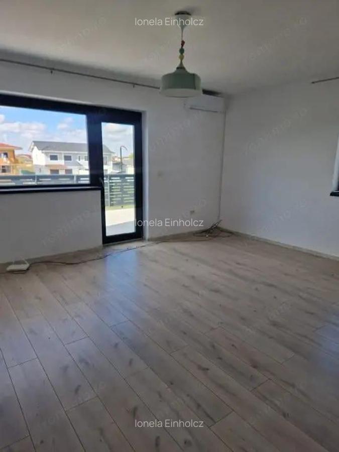 Duplex 4 camere, 154 mp utili, cu garaj si 2 fronturi stradale - Mosinita Noua - 6