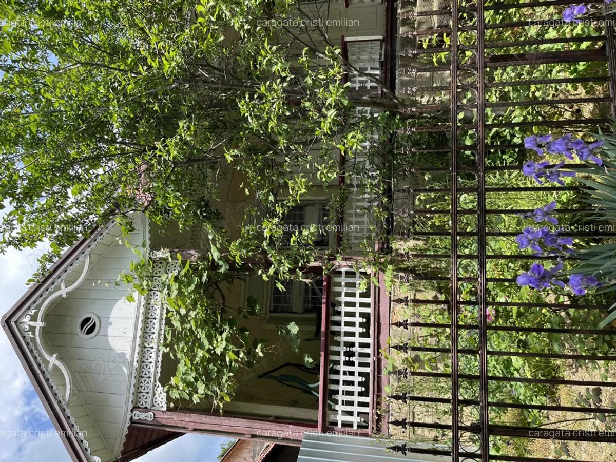 Casa Tradi?ionala in centrul Sovejei, incalzire centralizata , apa, plus fantana proprie, renovata - 1