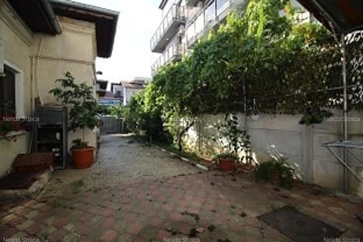 VILA DE VANZARE LA PIATA DOMENII, SINGUR CURTE - 10