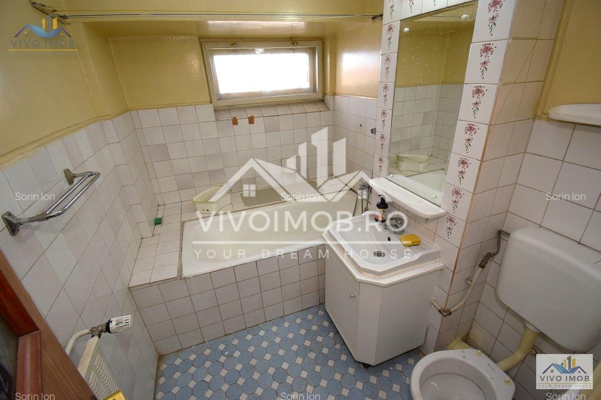 Unirii-Bd. Liberatății |  etaj 5/8 | 67 mp | bloc monolit | vedere Casa Poprului - 7 Unirii-Bd. Liberatății |  etaj 5/8 | 67 mp | bloc monolit | vedere Casa Poprului - 7